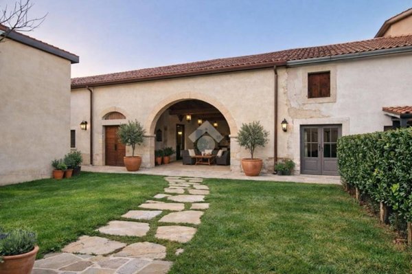 casa indipendente in vendita a Loria