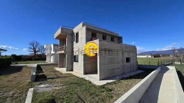 casa indipendente in vendita a Loria in zona Castione