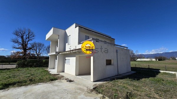 casa indipendente in vendita a Loria in zona Castione