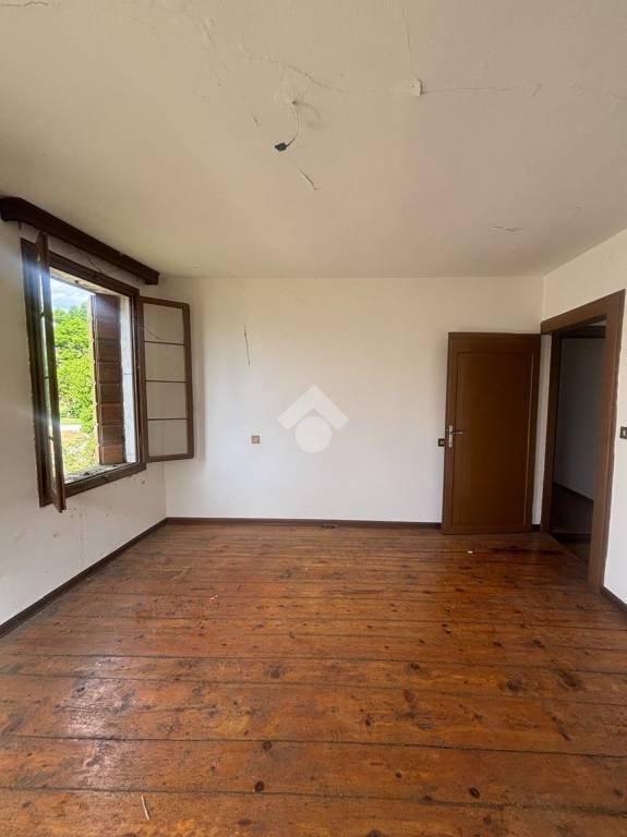 casa indipendente in vendita a Loria