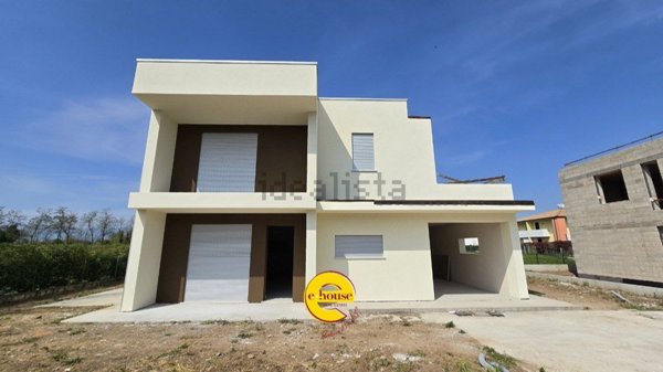 casa indipendente in vendita a Loria in zona Castione