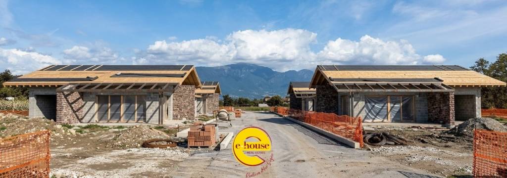 casa indipendente in vendita a Loria