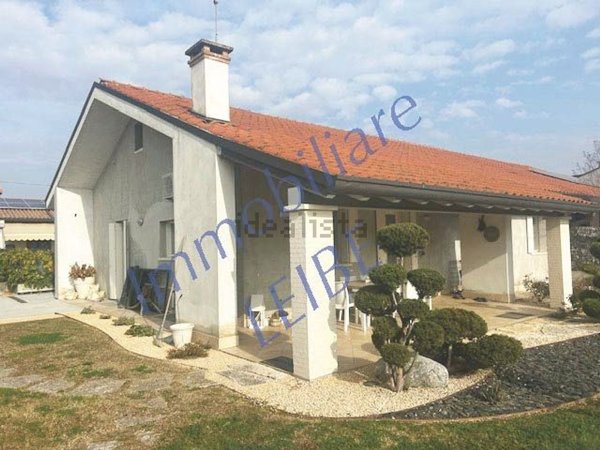 casa indipendente in vendita a Loria in zona Ramon