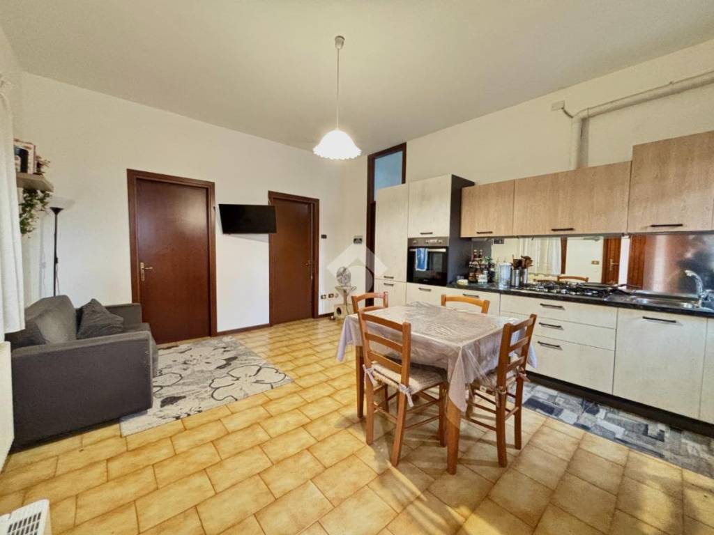 appartamento in vendita a Loria in zona Bessica