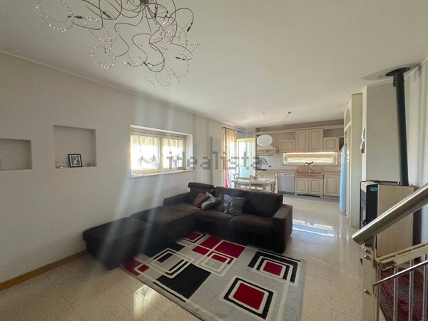 appartamento in vendita a Loria in zona Castione