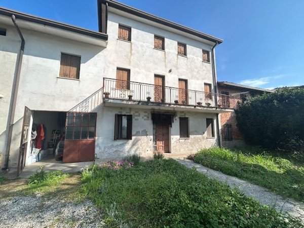 casa indipendente in vendita a Loria in zona Castione
