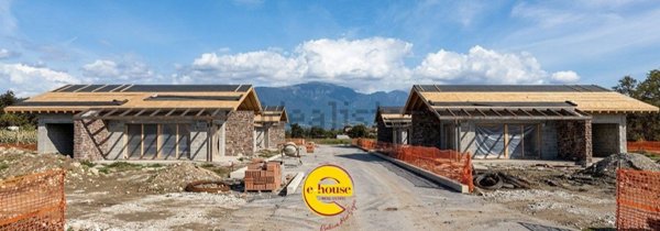 casa indipendente in vendita a Loria