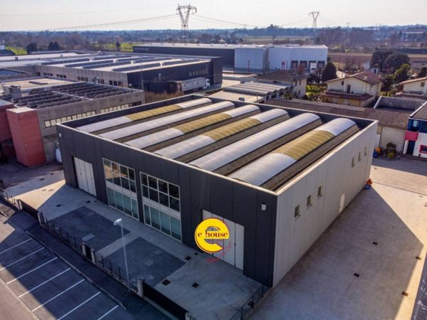 capannone in vendita a Loria in zona Ramon