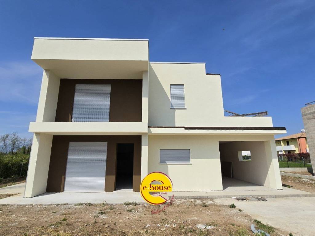 casa indipendente in vendita a Loria in zona Castione