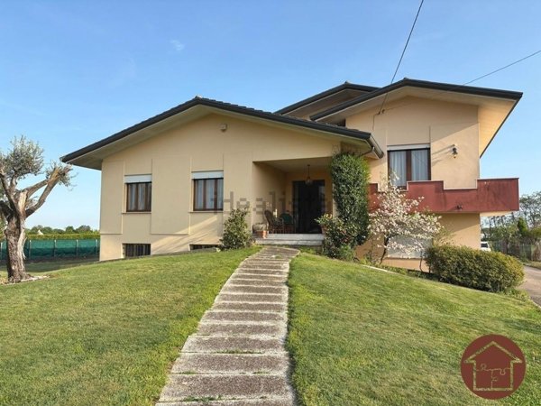casa indipendente in vendita a Loria