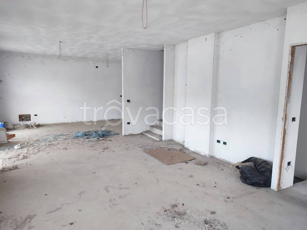 casa indipendente in vendita a Loria in zona Castione