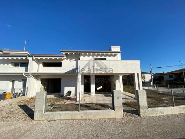 casa indipendente in vendita a Loria in zona Bessica