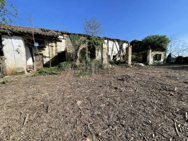 quadrivano in vendita a Loria