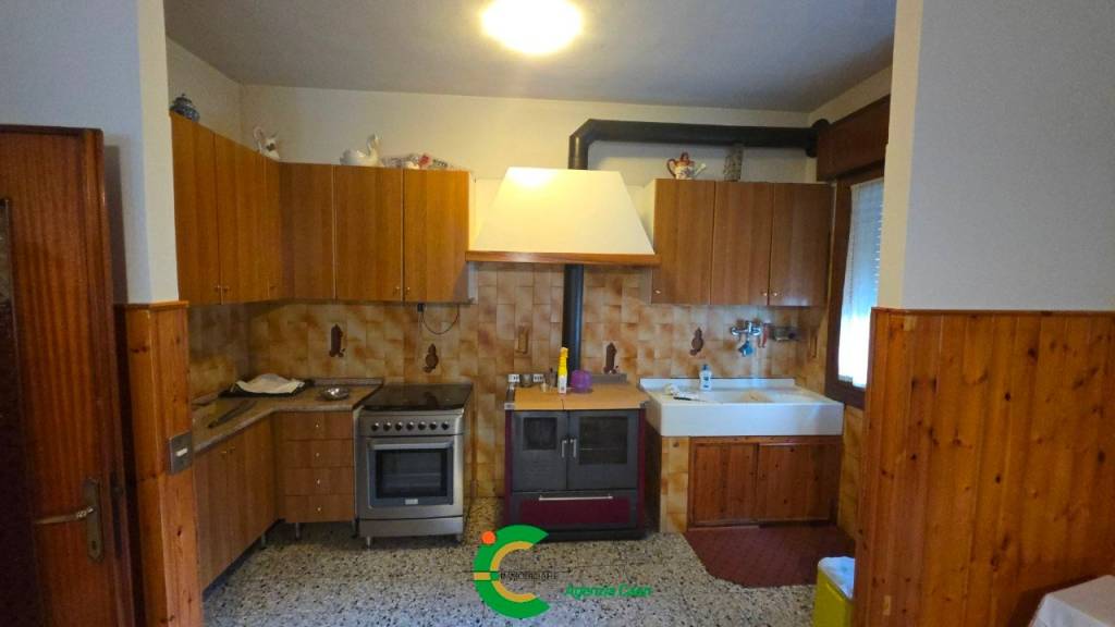 casa indipendente in vendita a Loria in zona Ramon