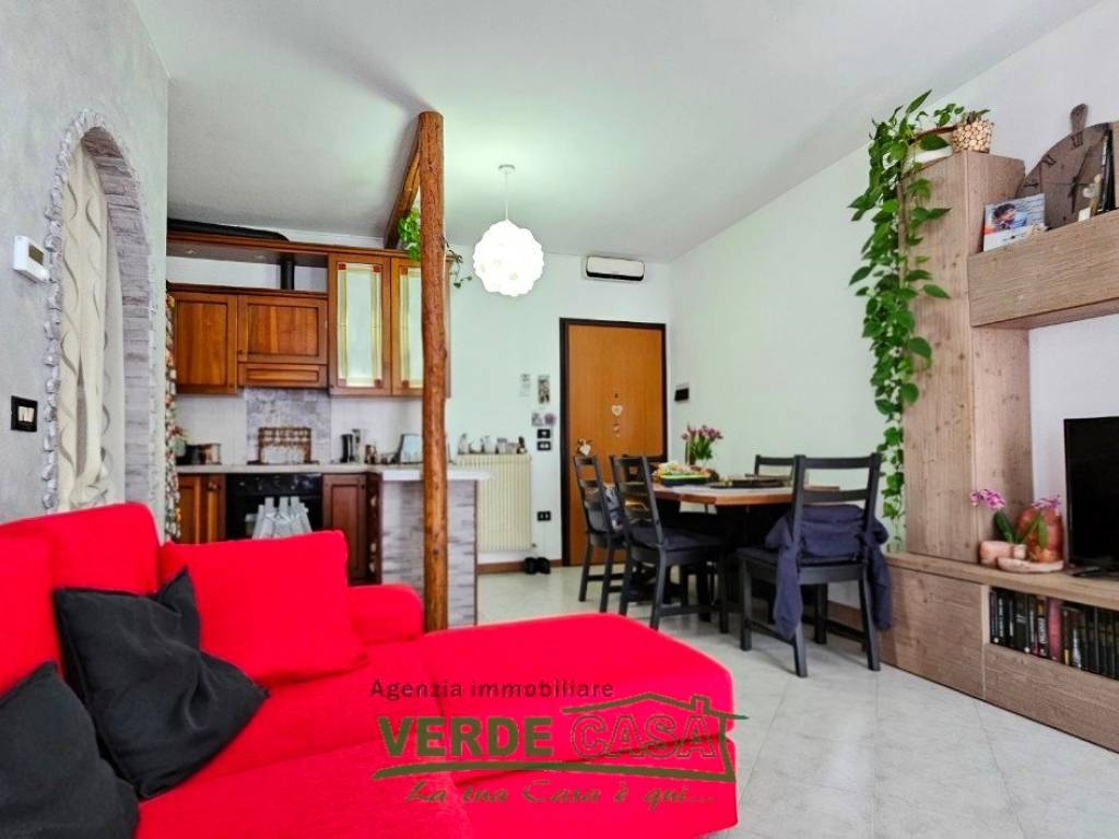 appartamento in vendita a Loria in zona Bessica