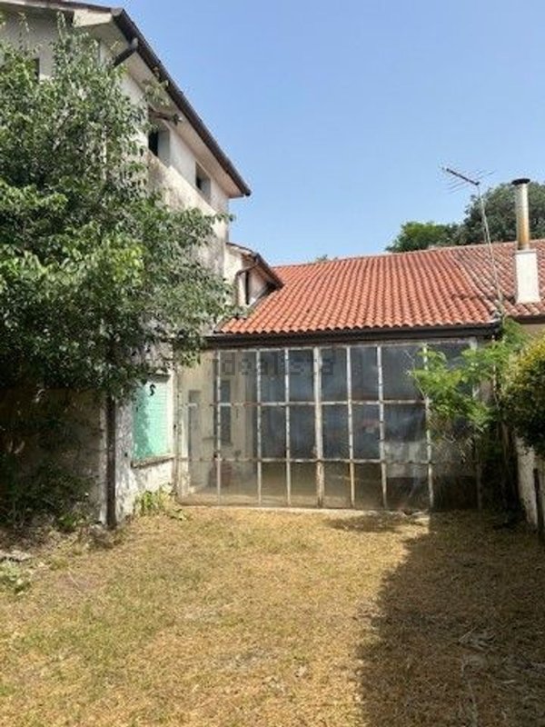 casa indipendente in vendita a Loria in zona Castione