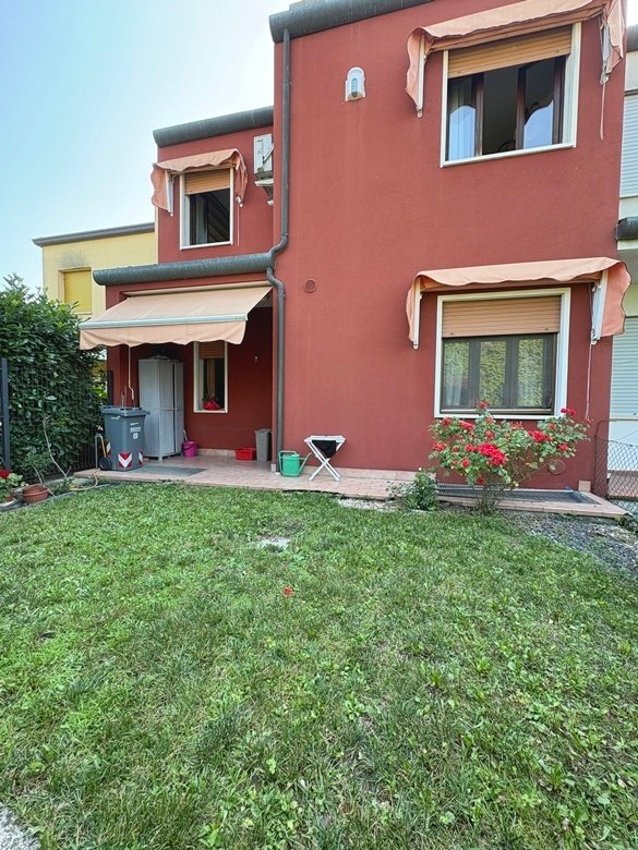 casa indipendente in vendita a Loria in zona Bessica