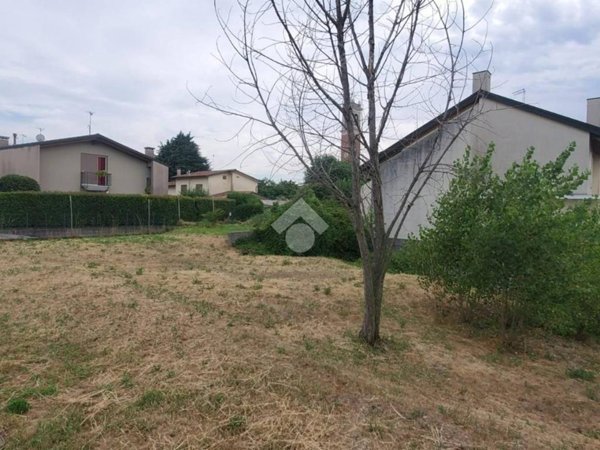 terreno edificabile in vendita a Loria in zona Bessica