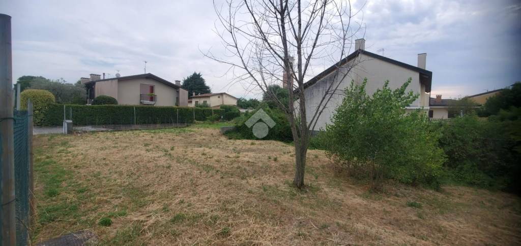 terreno edificabile in vendita a Loria in zona Bessica