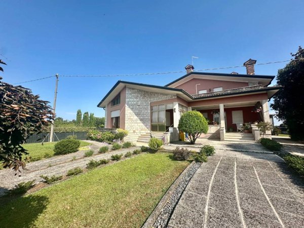 casa indipendente in vendita a Loria in zona Bessica