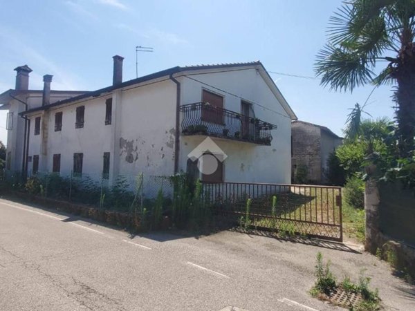 casa indipendente in vendita a Loria in zona Bessica