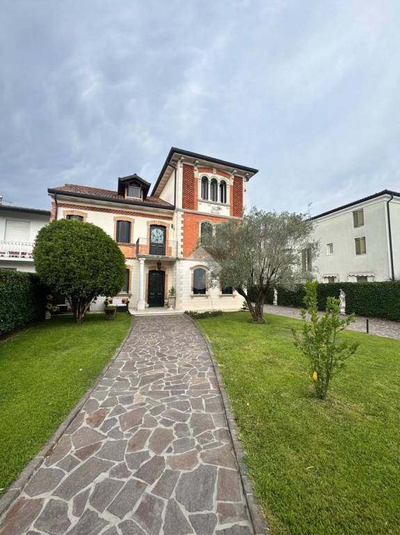 casa indipendente in vendita a Loria in zona Ramon