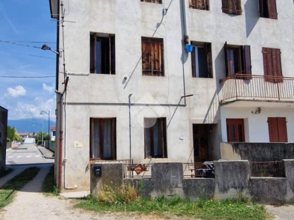casa indipendente in vendita a Loria in zona Ramon