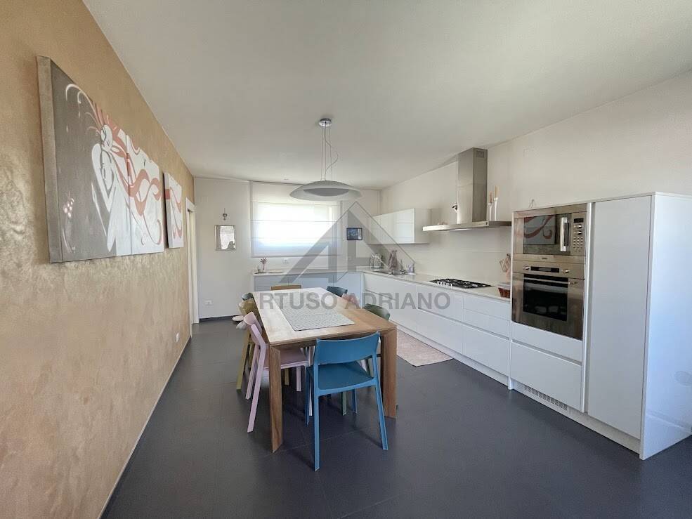 casa indipendente in vendita a Loria in zona Castione