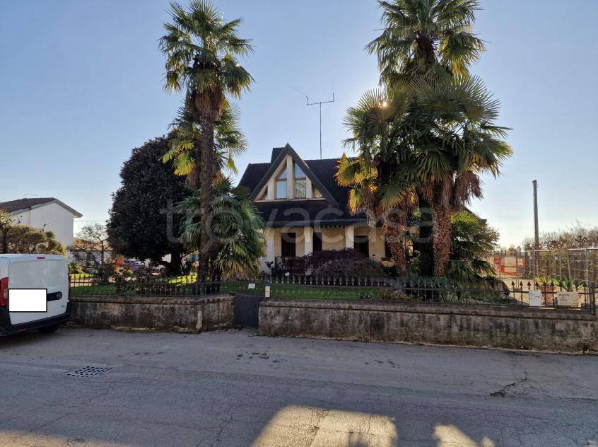 casa indipendente in vendita a Loria in zona Ramon