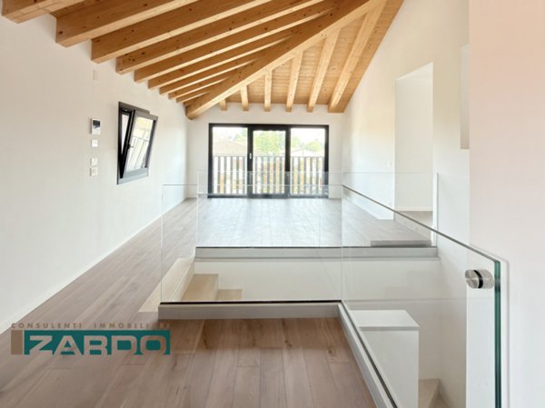 appartamento in vendita a Loria in zona Castione
