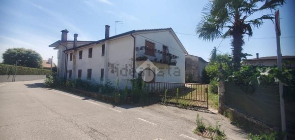 appartamento in vendita a Loria in zona Bessica