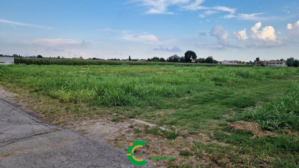 terreno edificabile in vendita a Loria in zona Bessica