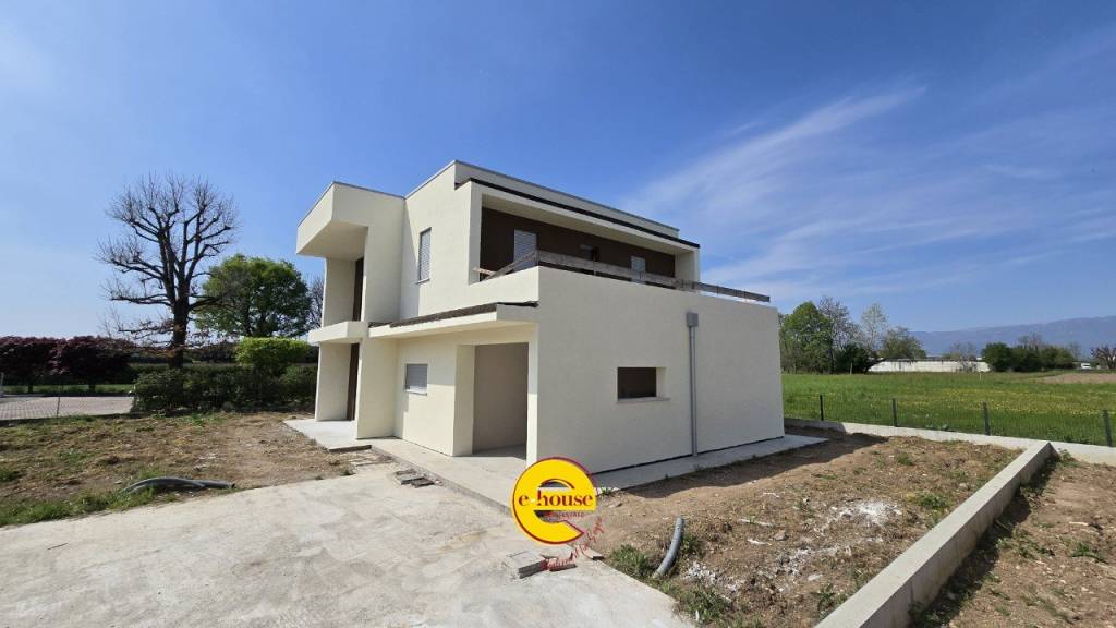 casa indipendente in vendita a Loria in zona Castione