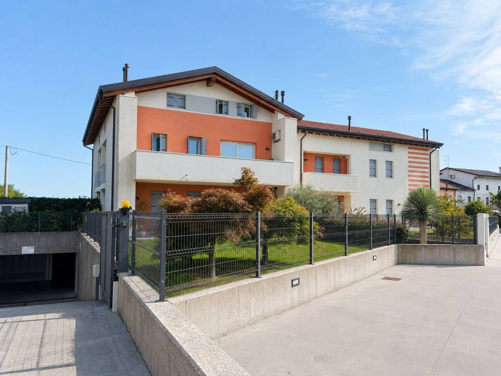 appartamento in vendita a Loria in zona Bessica