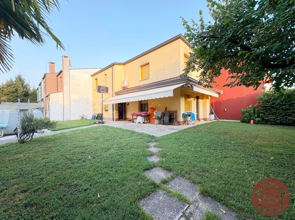 casa indipendente in vendita a Loria in zona Bessica