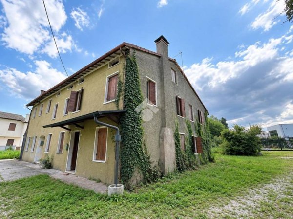casa indipendente in vendita a Loria in zona Bessica