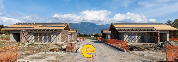 casa indipendente in vendita a Loria