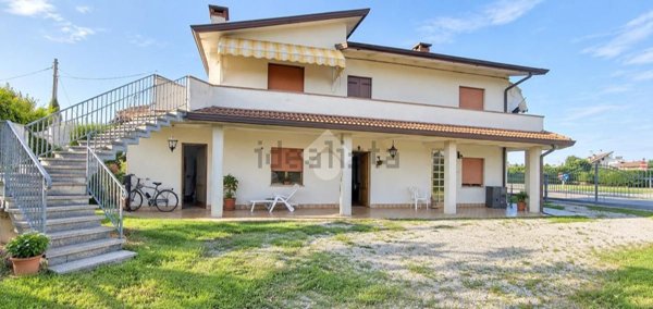 casa indipendente in vendita a Loria in zona Bessica