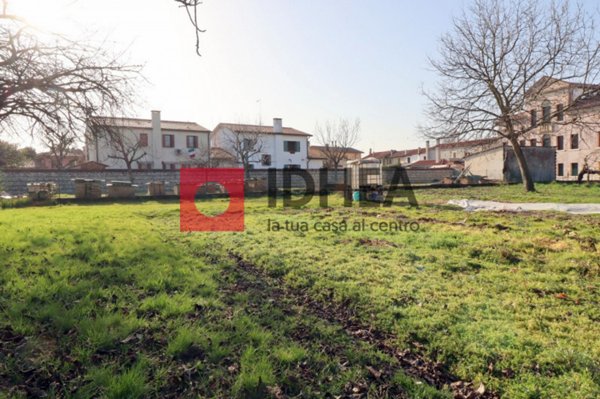 terreno edificabile in vendita a Maserada sul Piave in zona Varago