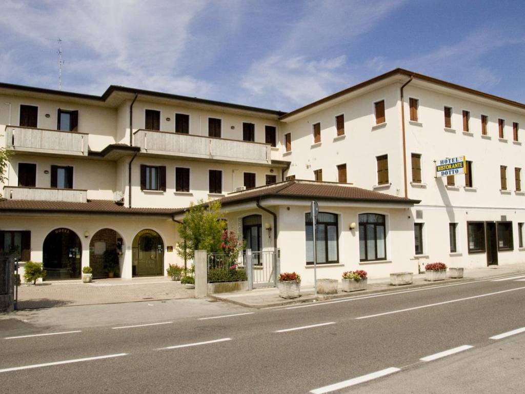negozio in vendita a Maserada sul Piave in zona Varago