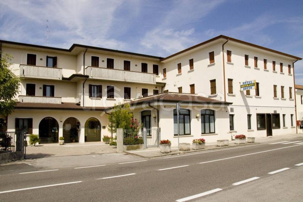 negozio in vendita a Maserada sul Piave in zona Varago