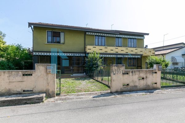 casa indipendente in vendita a Maserada sul Piave in zona Varago