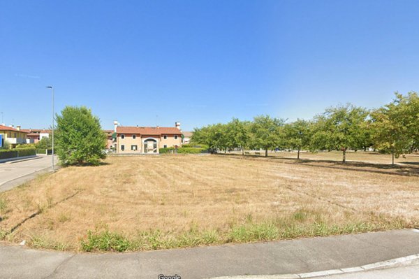 terreno edificabile in vendita a Maserada sul Piave in zona Varago