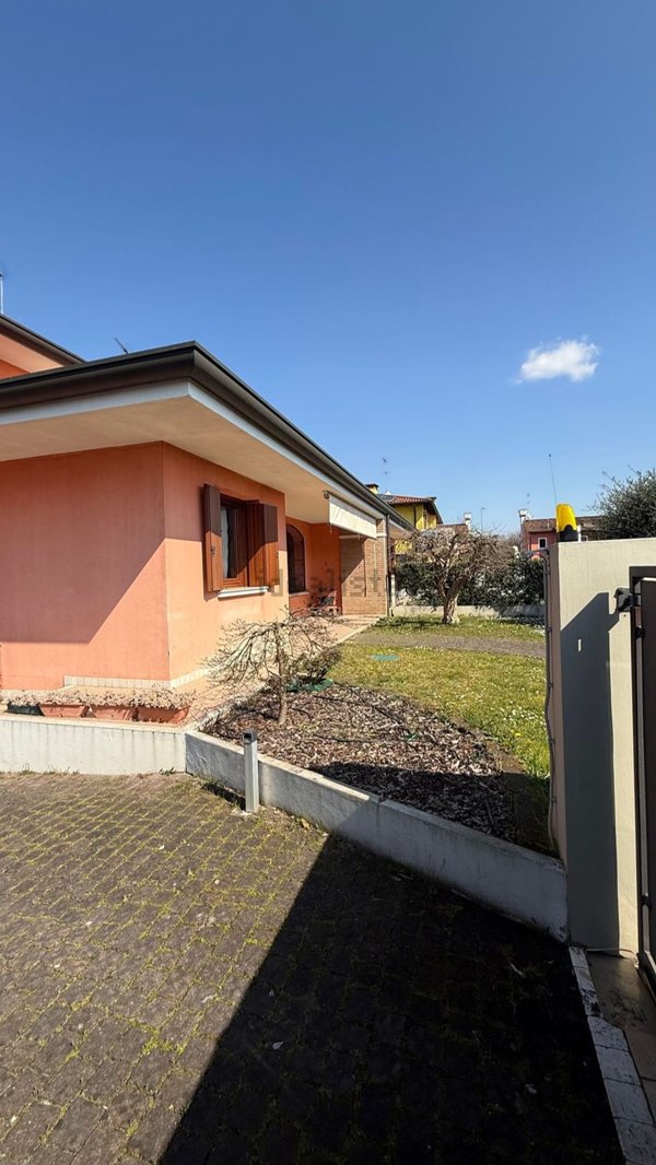casa indipendente in vendita a Maserada sul Piave in zona Varago