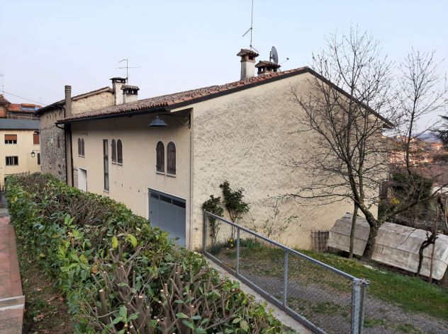 casa indipendente in vendita a Miane in zona Combai