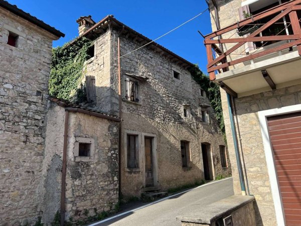 casa indipendente in vendita a Miane in zona Campea