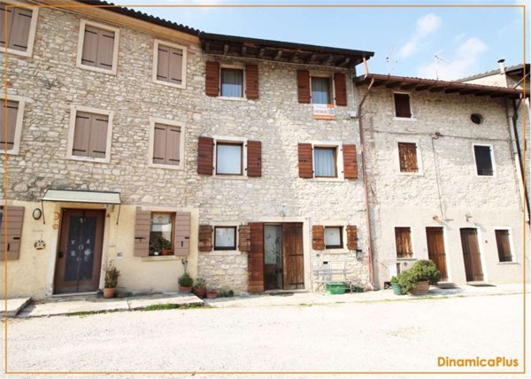 casa indipendente in vendita a Miane in zona Combai