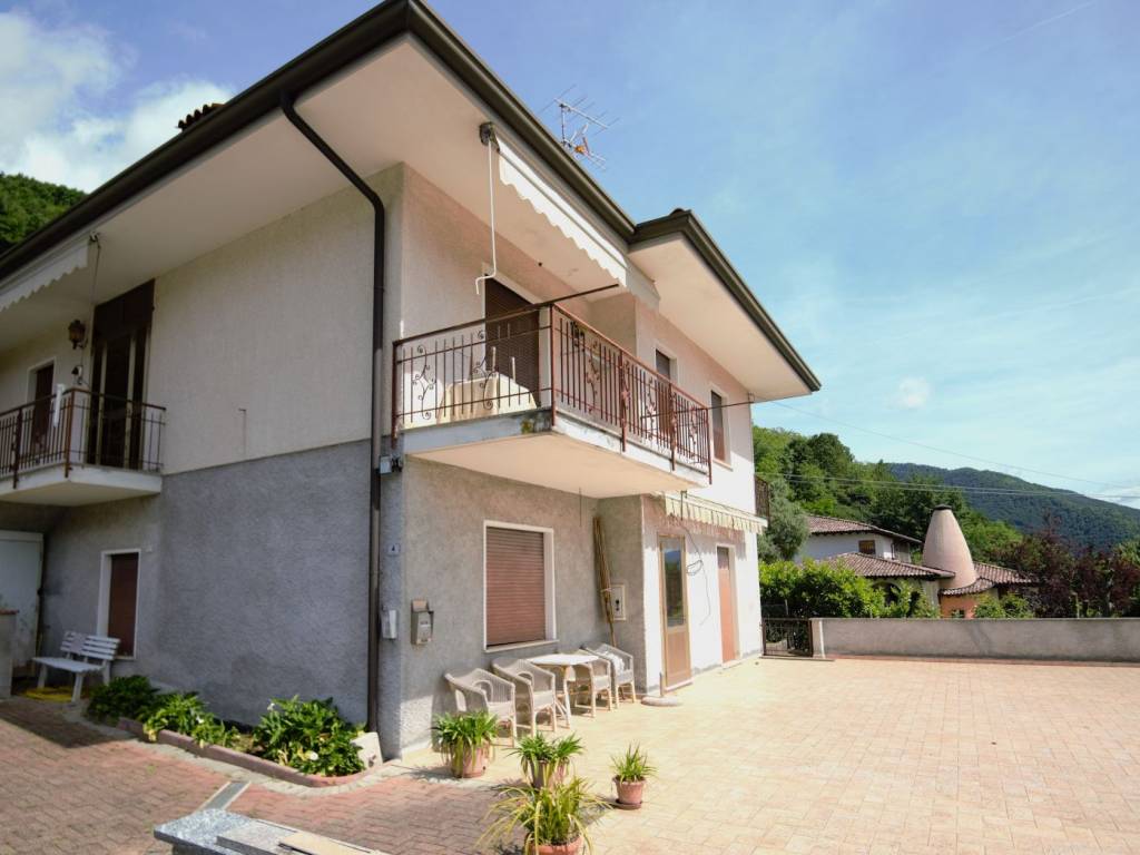 casa indipendente in vendita a Miane in zona Combai