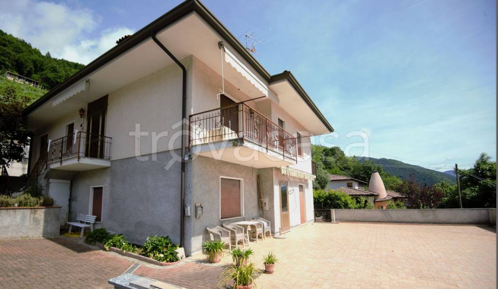 casa indipendente in vendita a Miane in zona Combai