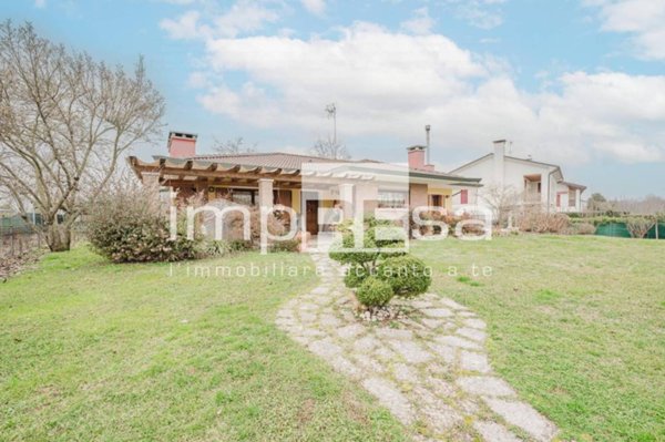 casa indipendente in vendita a Miane